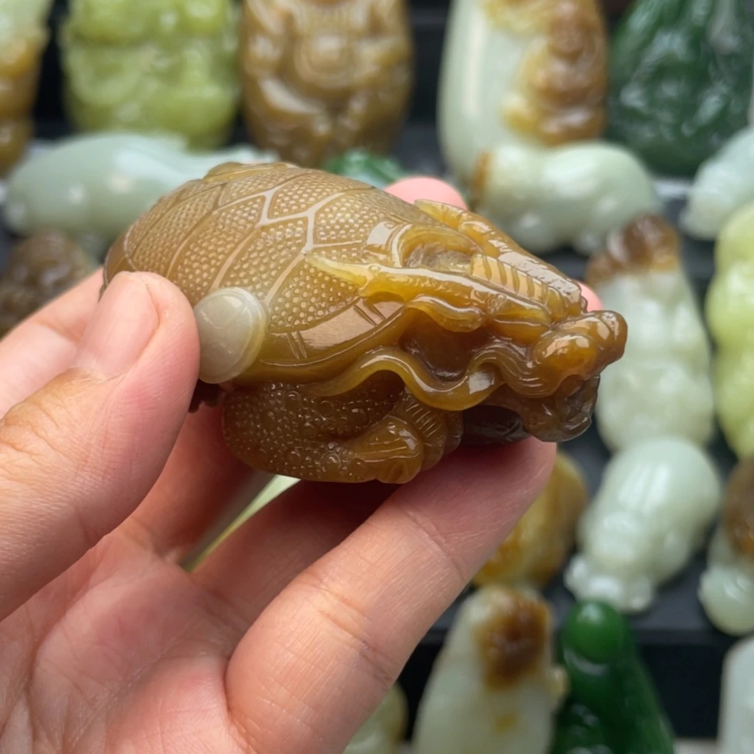 四***家和田玉未镶嵌颈饰