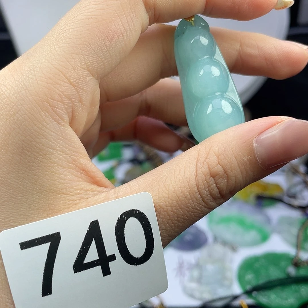 翡翠未镶嵌吊坠(赠链)