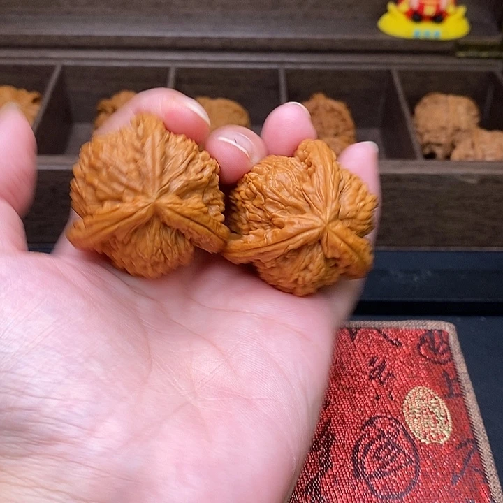 开***山把件文玩核桃白奔