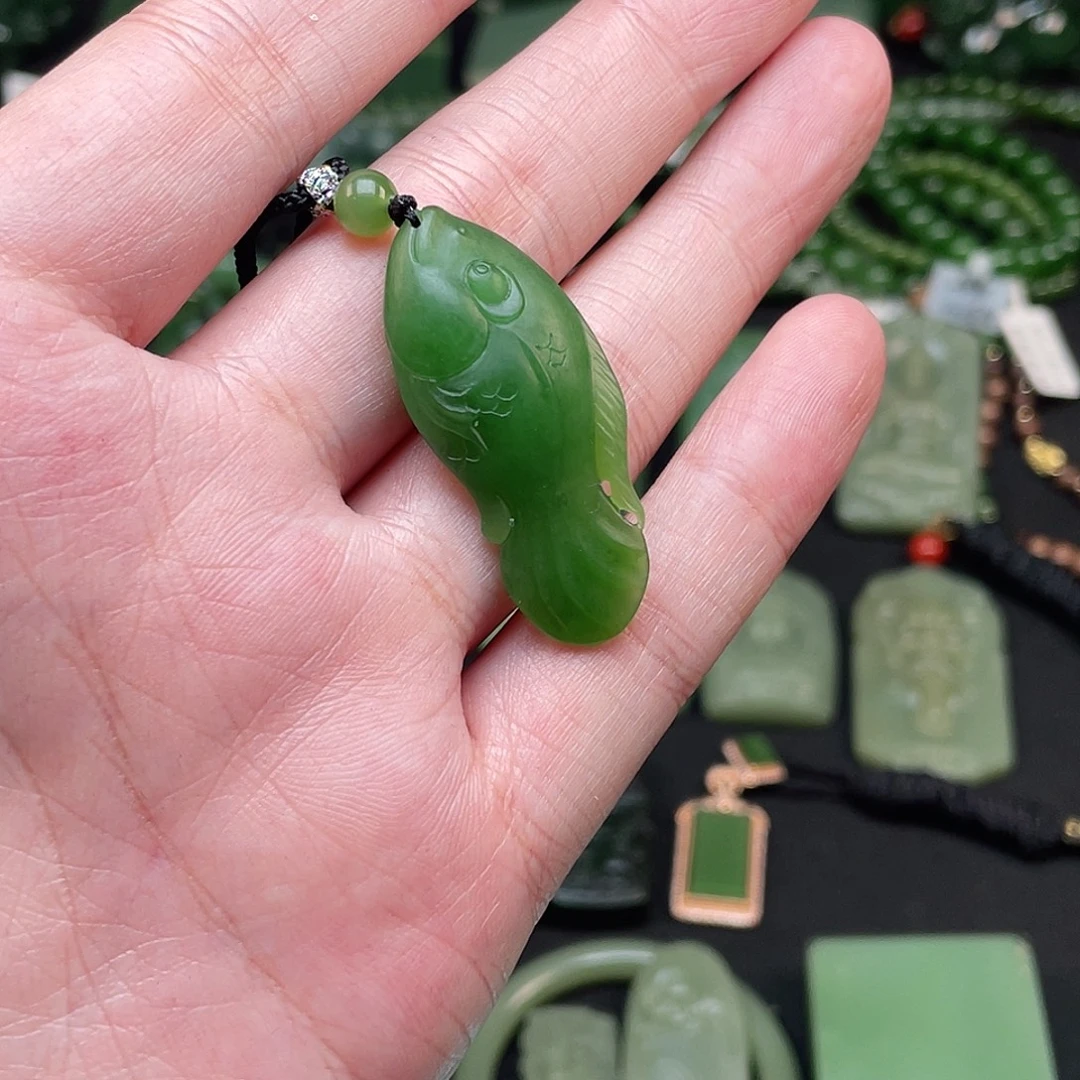 课***子和田玉（碧玉）未镶嵌颈饰