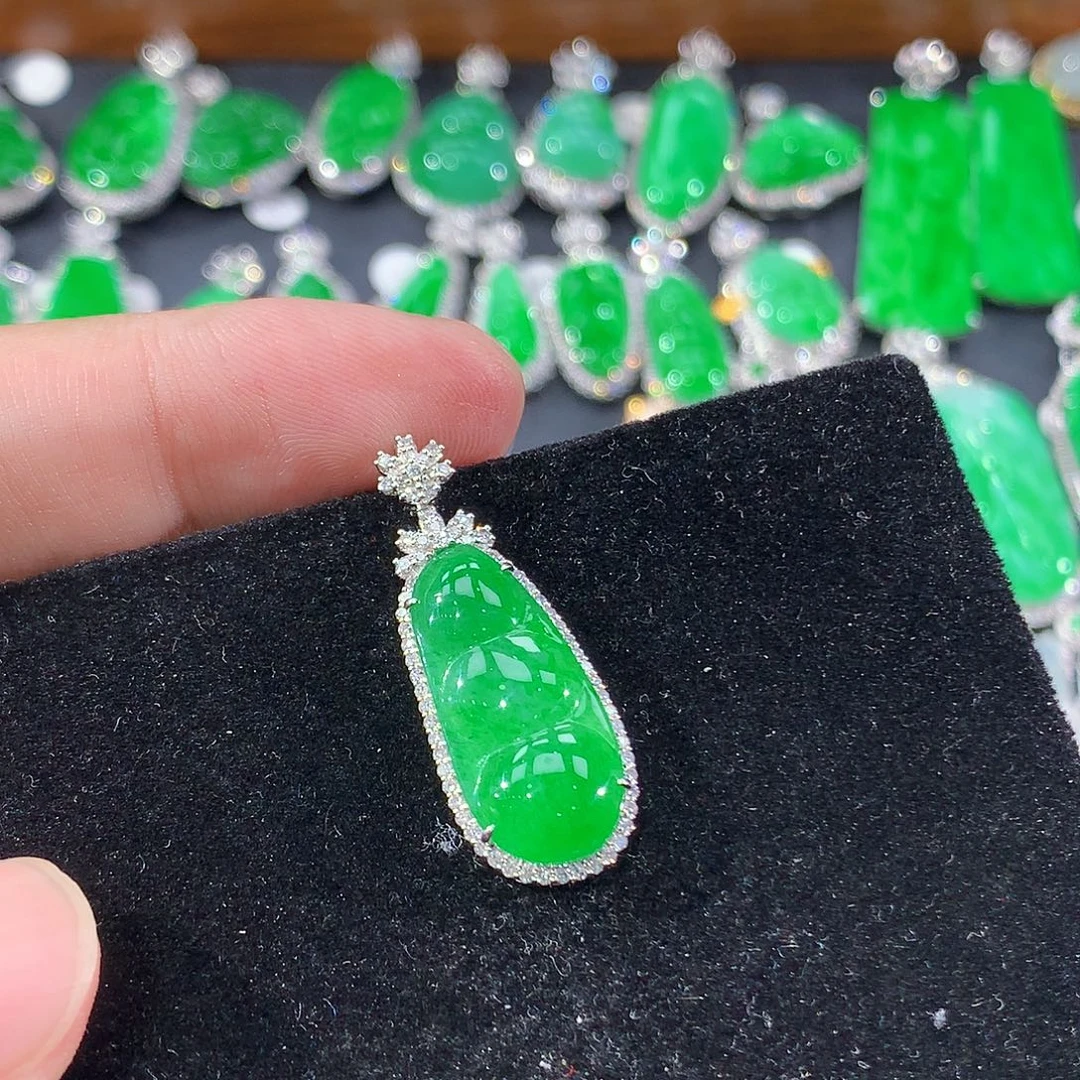 翡翠18K金镶嵌颈饰