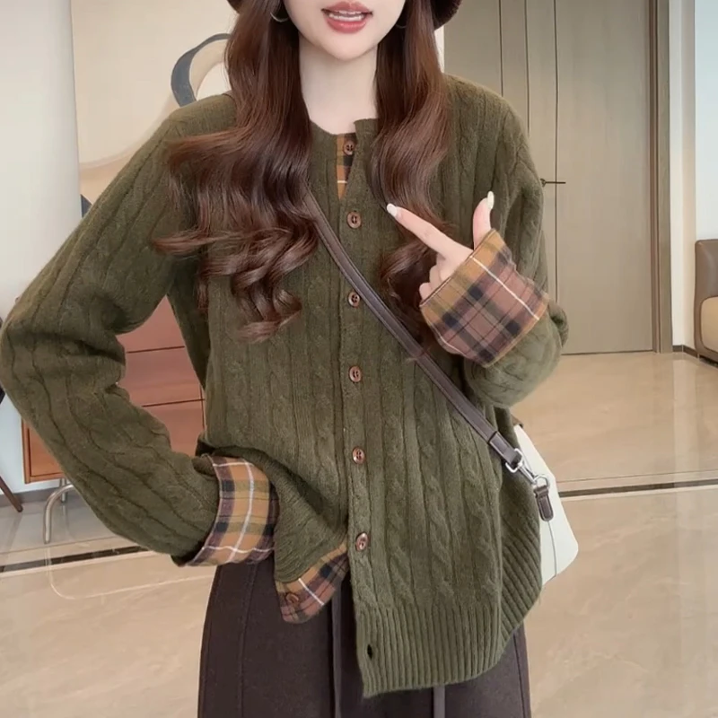 复古慵懒感宽松针织开衫小众设计拼接格子麻花毛衣女秋冬新款上衣