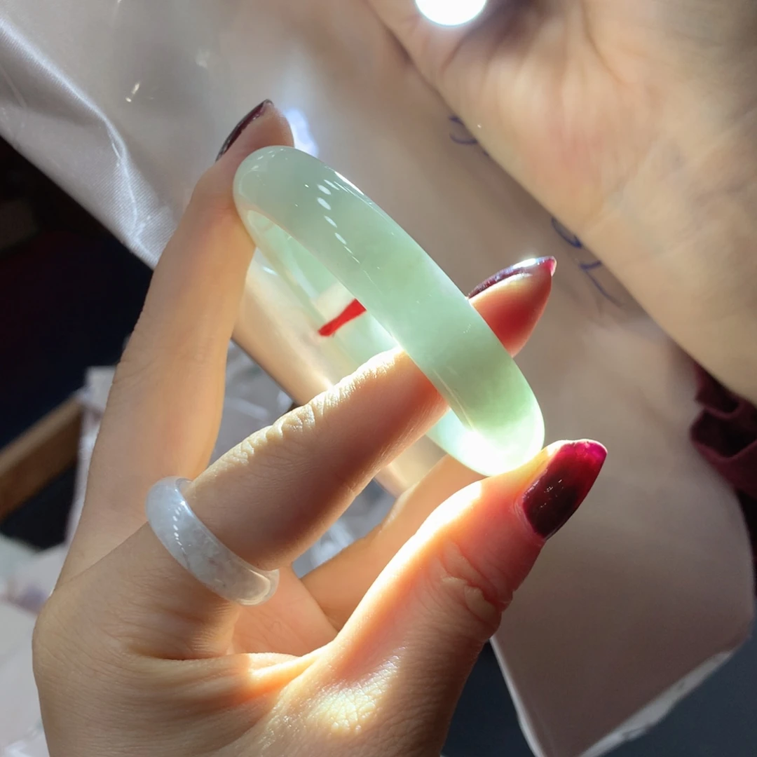 是****翡翠未镶嵌手镯买断