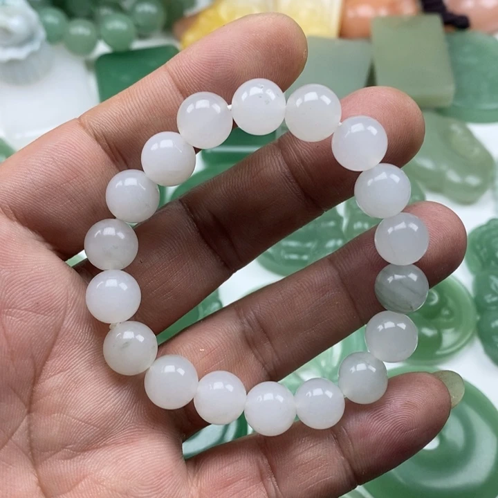 东陵石颈饰未镶嵌