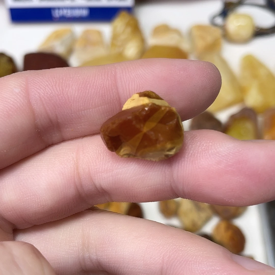 定制琥珀未镶嵌嗨***年原矿蜜蜡