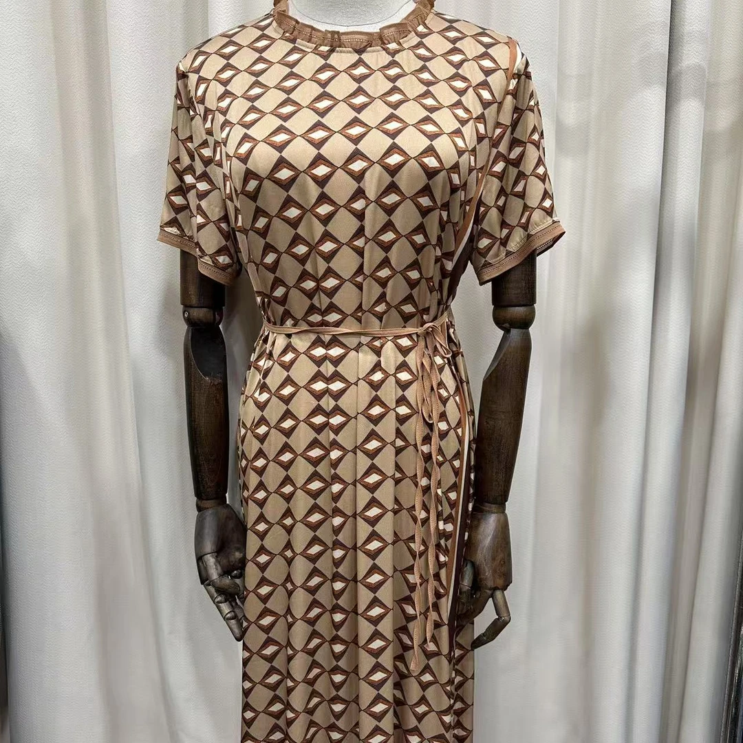 8902311  咖色菱形格桑蚕丝连衣裙