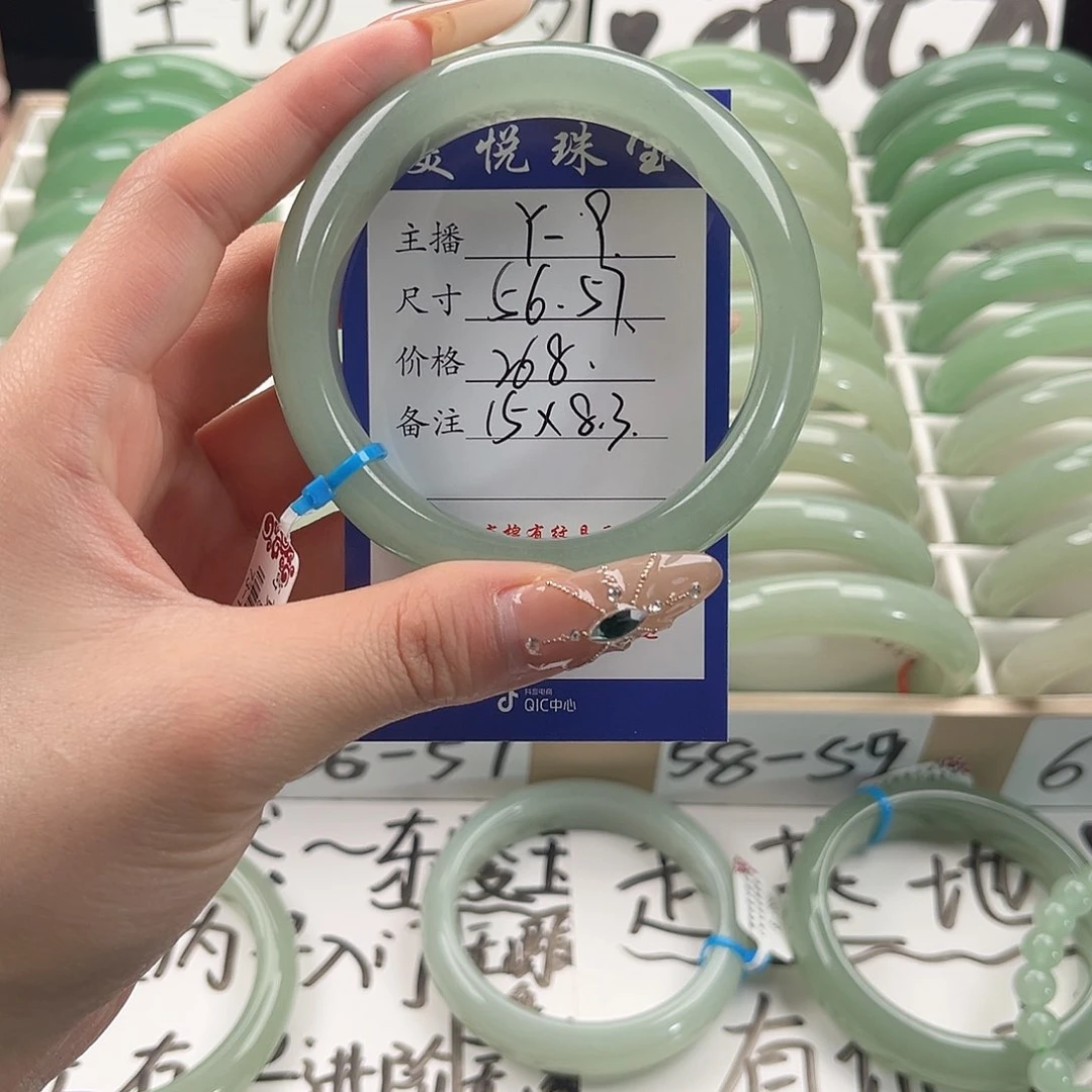 未镶嵌手镯石英质玉