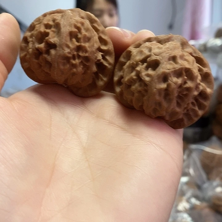 文玩核桃把件43宫灯红皮水尖黄