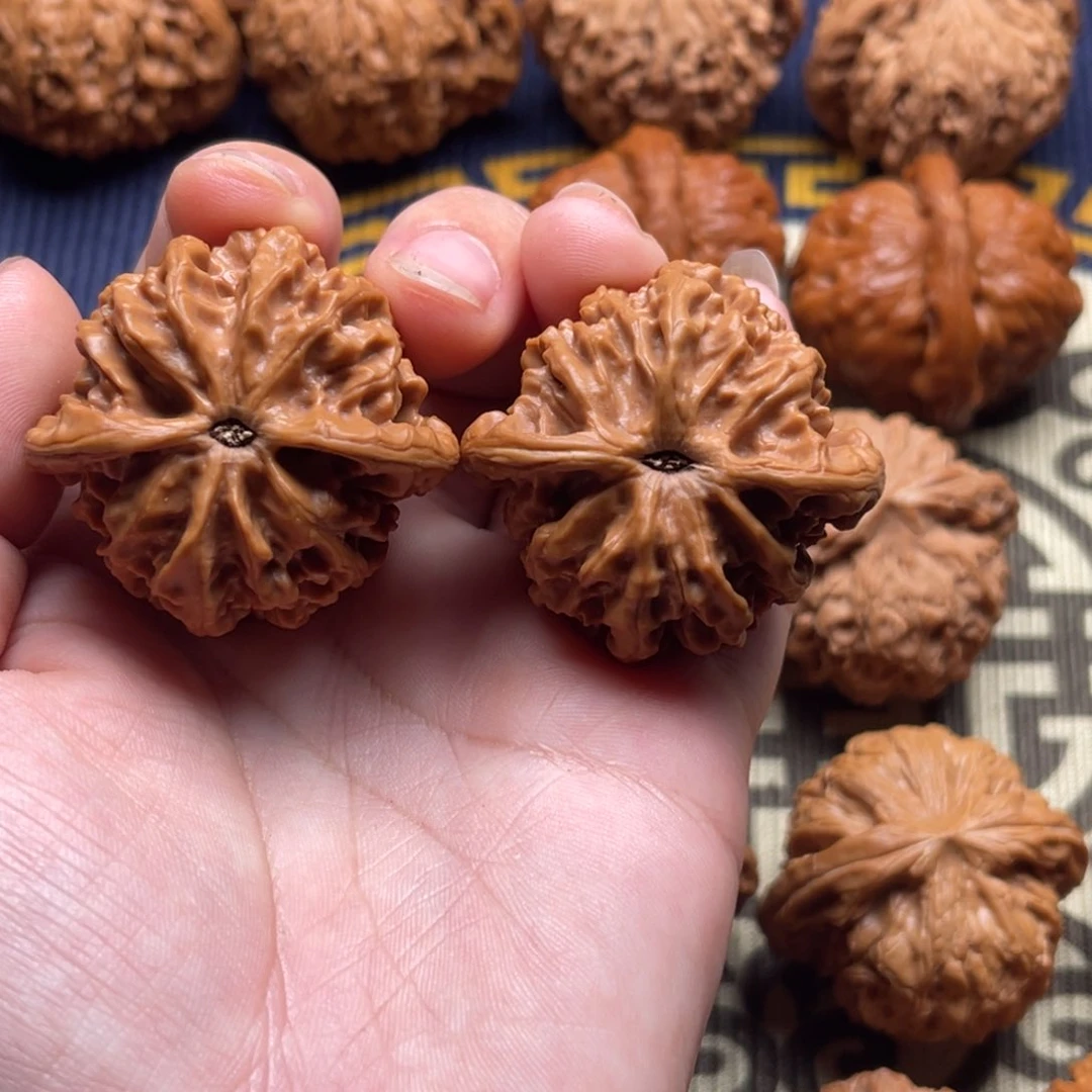 文玩核桃吊坠斑****。鹤渡岭