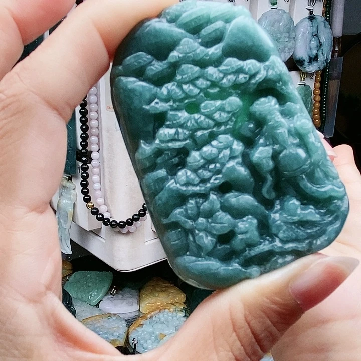 颈饰足铂镶嵌翡翠翡翠