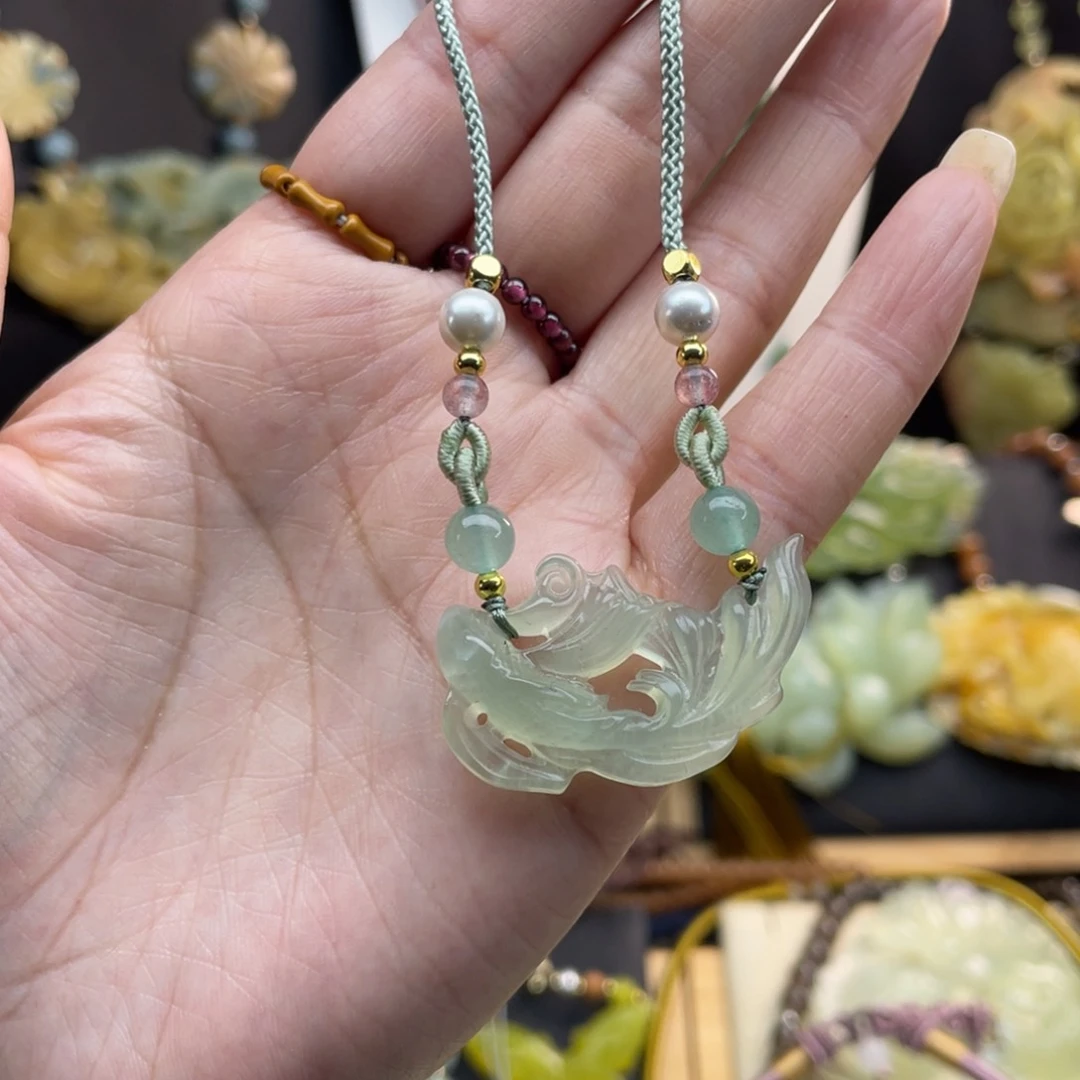 蛇纹石玉颈饰未镶嵌