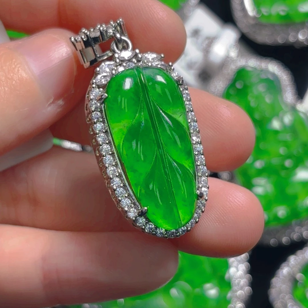 翡翠颈饰未镶嵌叶子