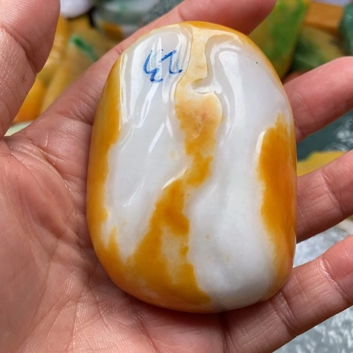 恒***辉定制翡翠未镶嵌缅甸