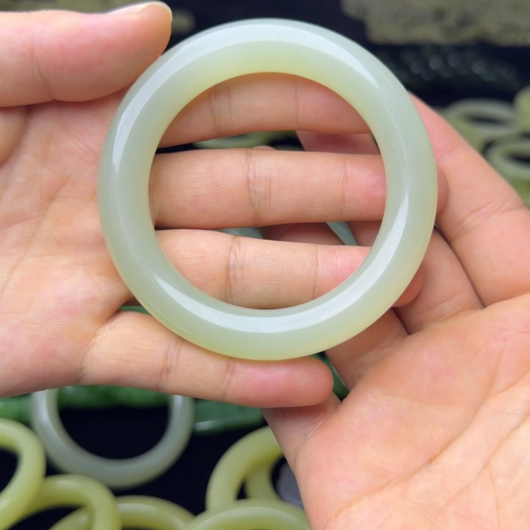 和田玉未镶嵌车挂