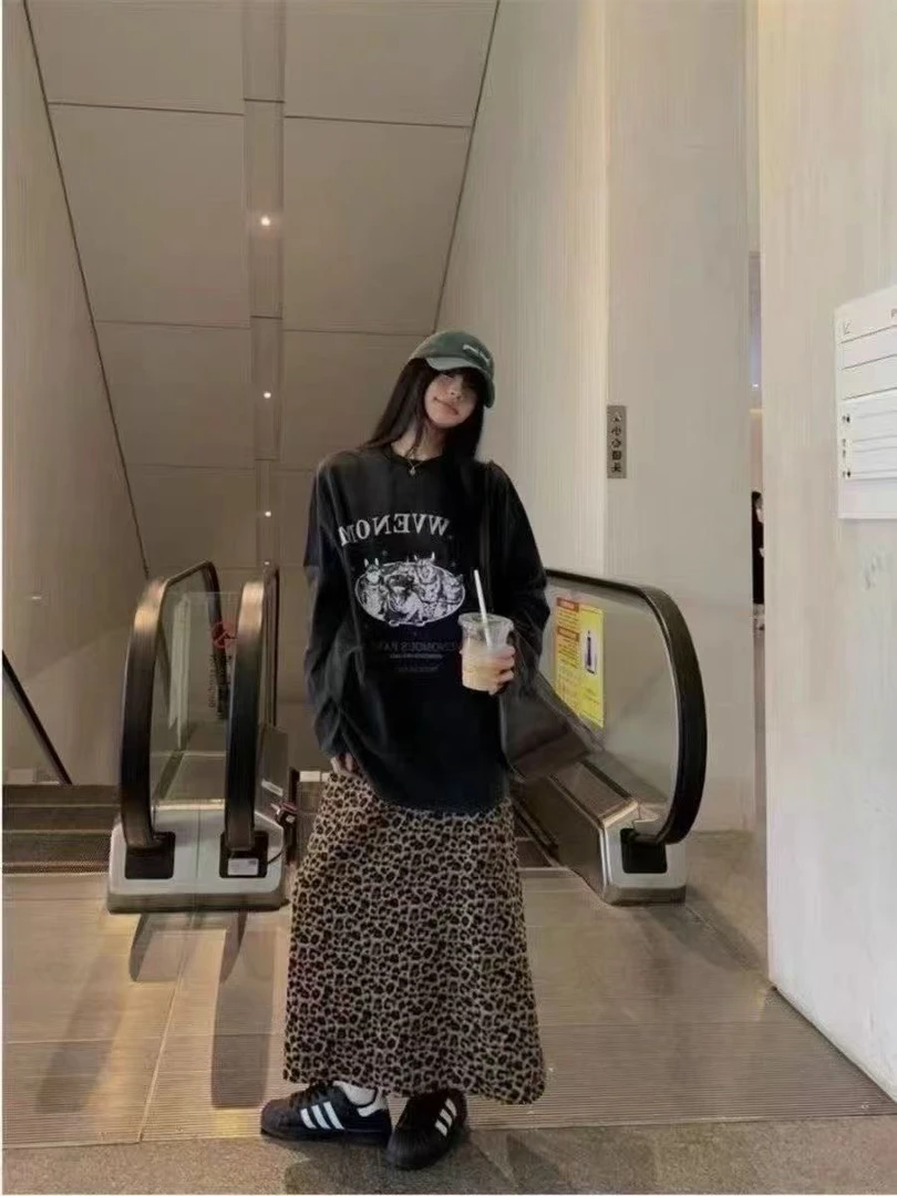 2025早秋款时尚减龄宽松印花遮肉显瘦上衣配豹纹裙两件套2858