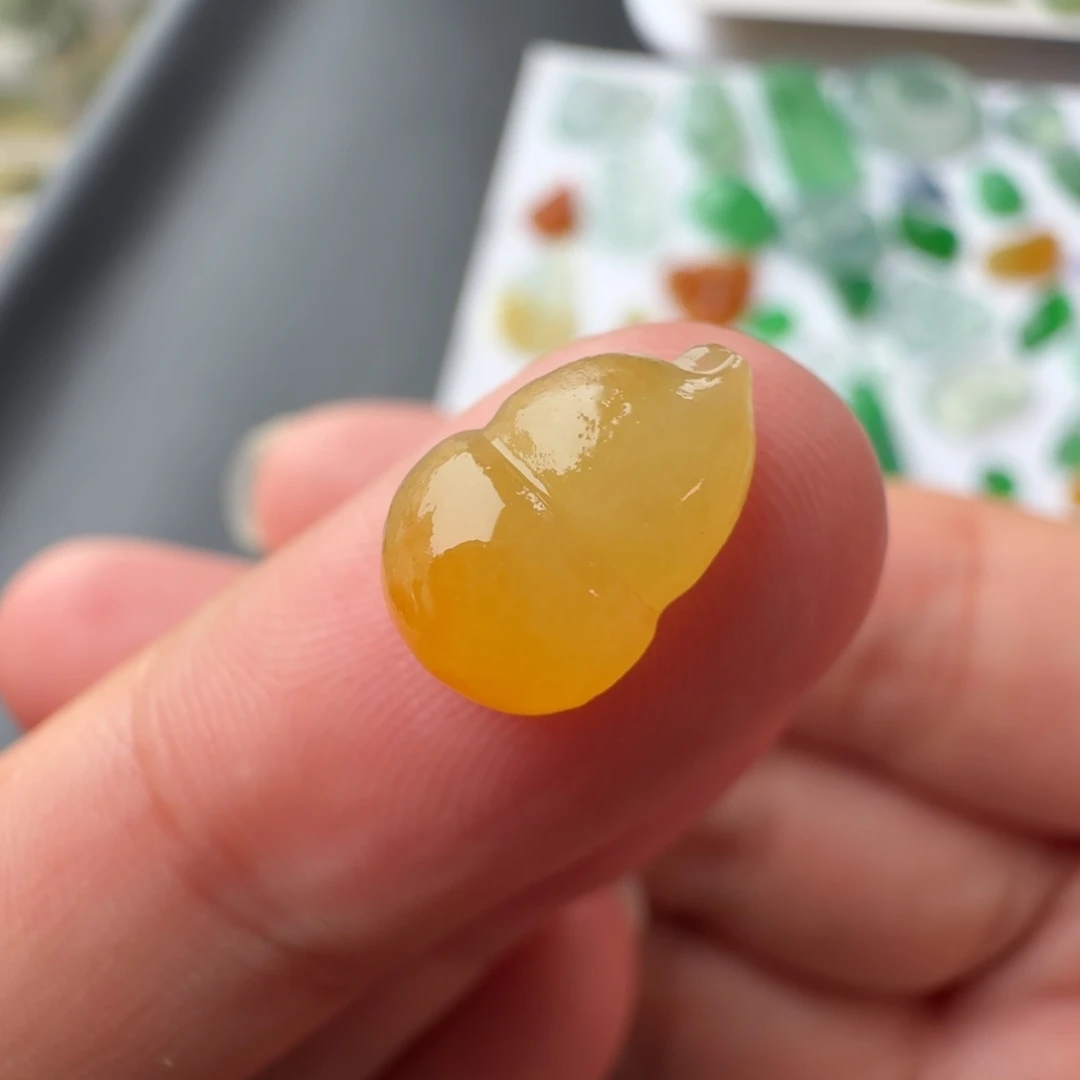 定制翡翠未镶嵌冰黄翡葫芦