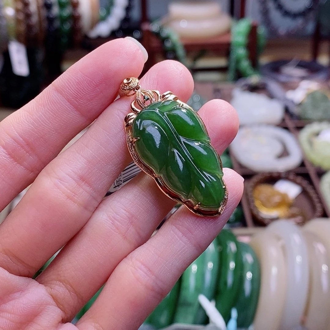 和田玉未镶嵌颈饰碧玉金镶叶子吊坠