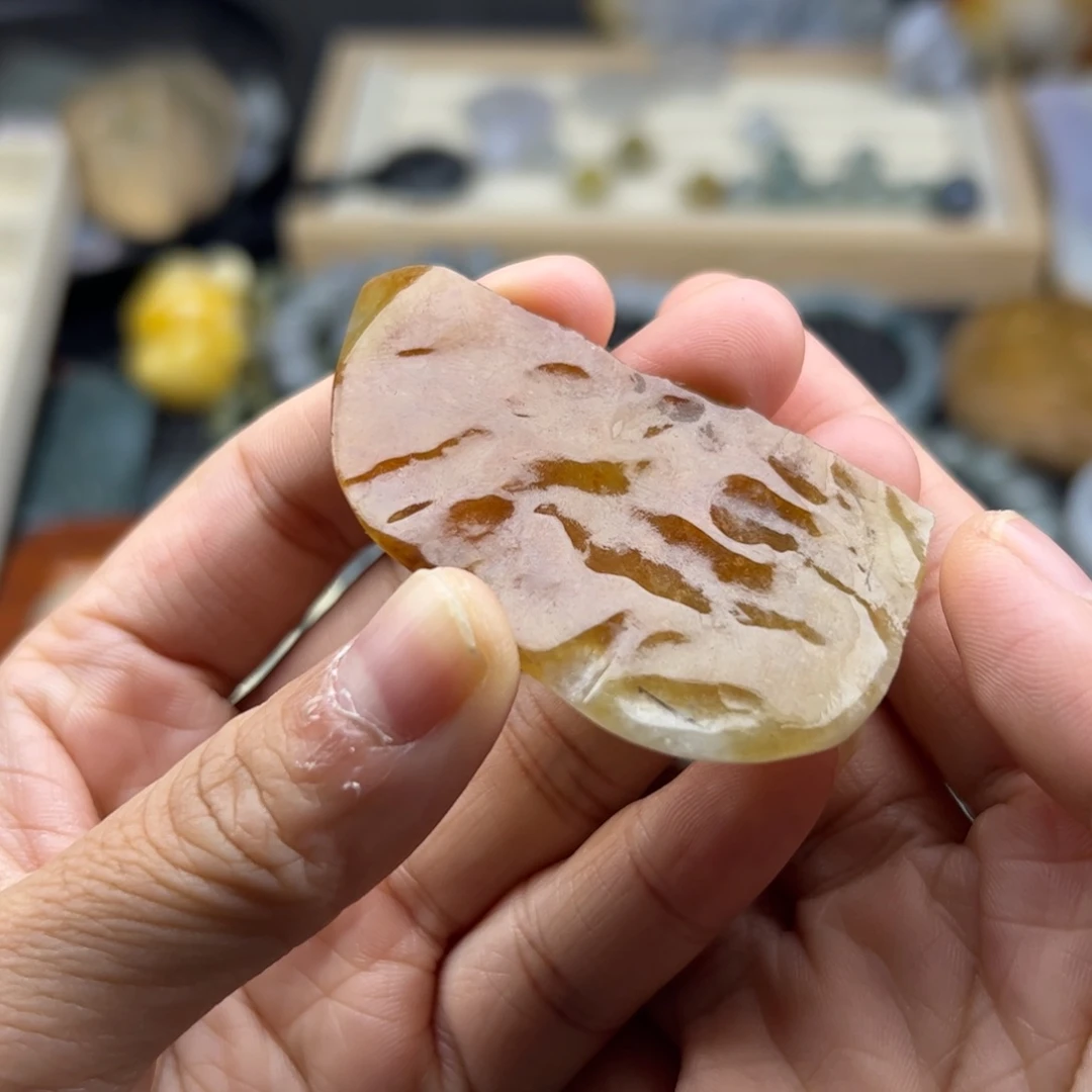 颈饰未镶嵌翡翠毛料