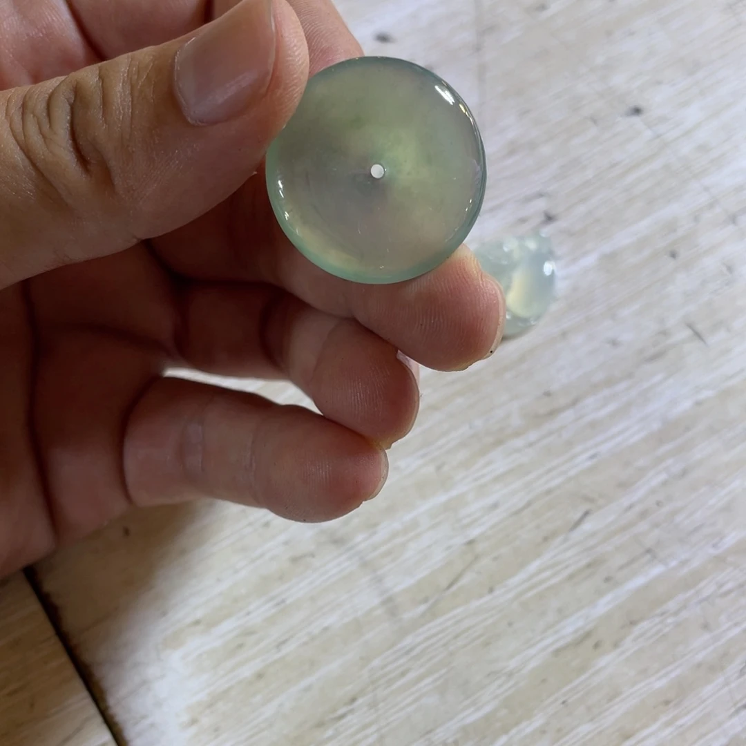 翡翠未镶嵌颈饰平安扣