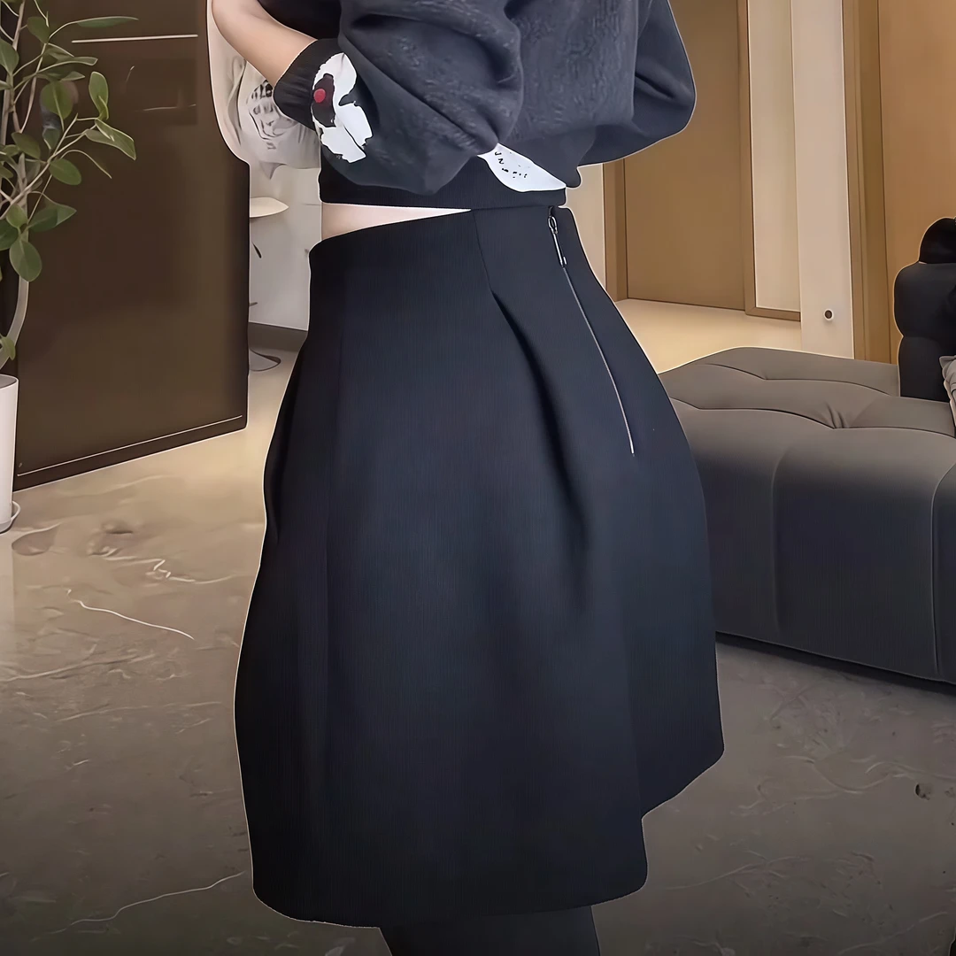 大码百搭花苞短裙女2025秋冬高级感时尚百搭显瘦A字小黑裙半身裙