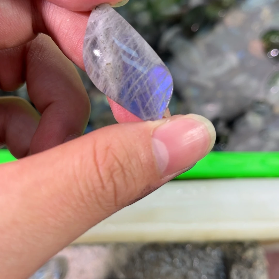 拉长石吊坠未镶嵌尾*