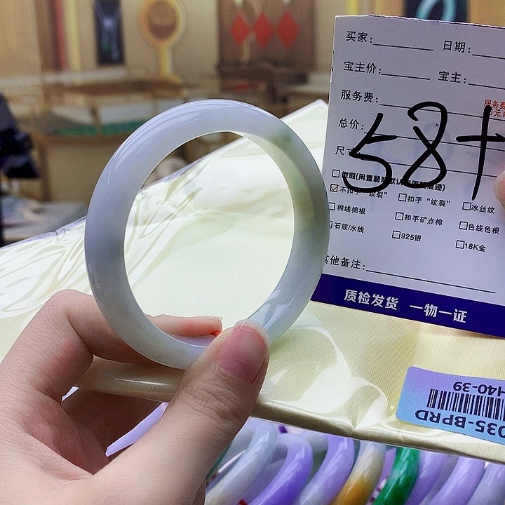 翡翠未镶嵌手镯000……