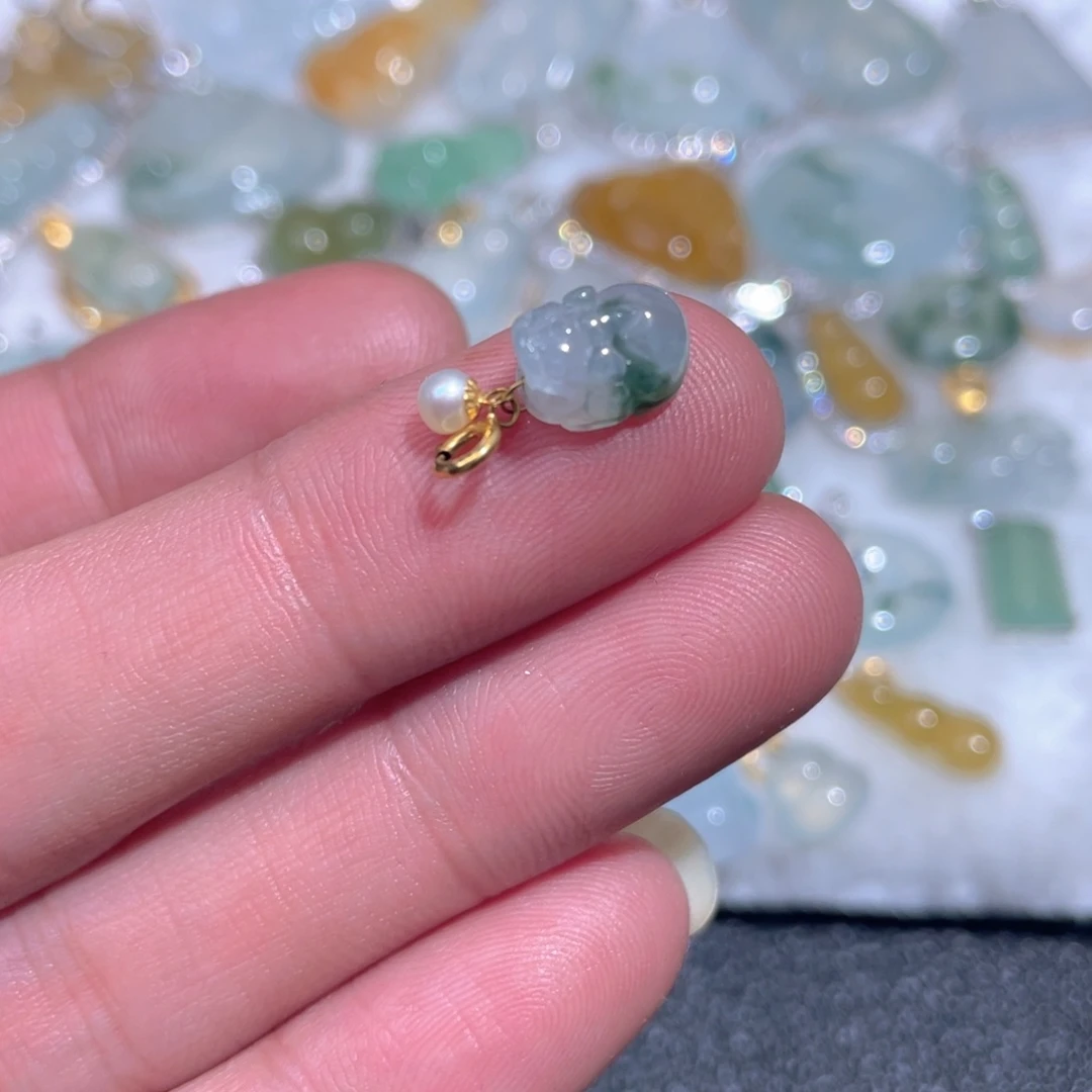 翡翠18K金镶嵌颈饰翡翠