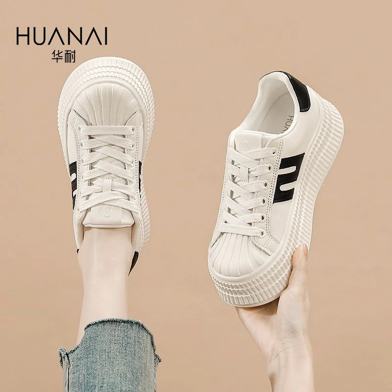 华耐时尚贝壳头小白鞋女2025春季新款休闲厚底饼鞋干百搭运动板鞋