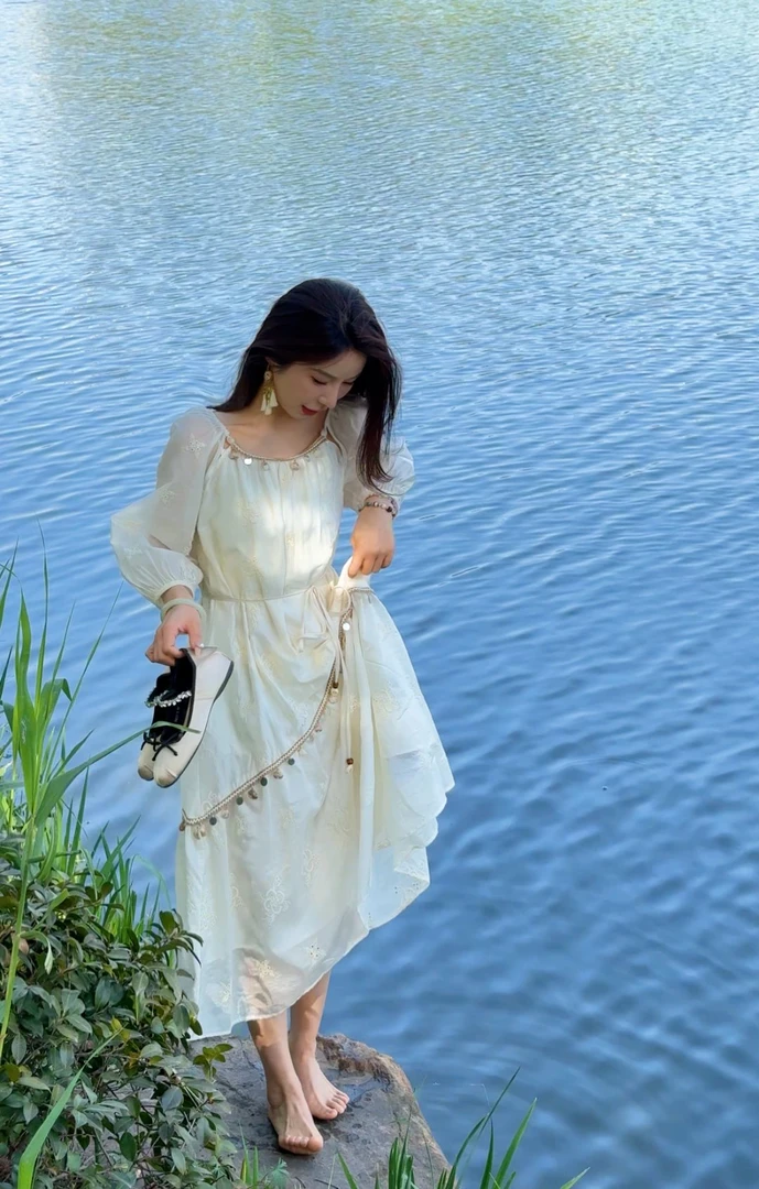 【海岛度假】长袖仙气白色复古法式小众长款显瘦度假春季连衣裙6606