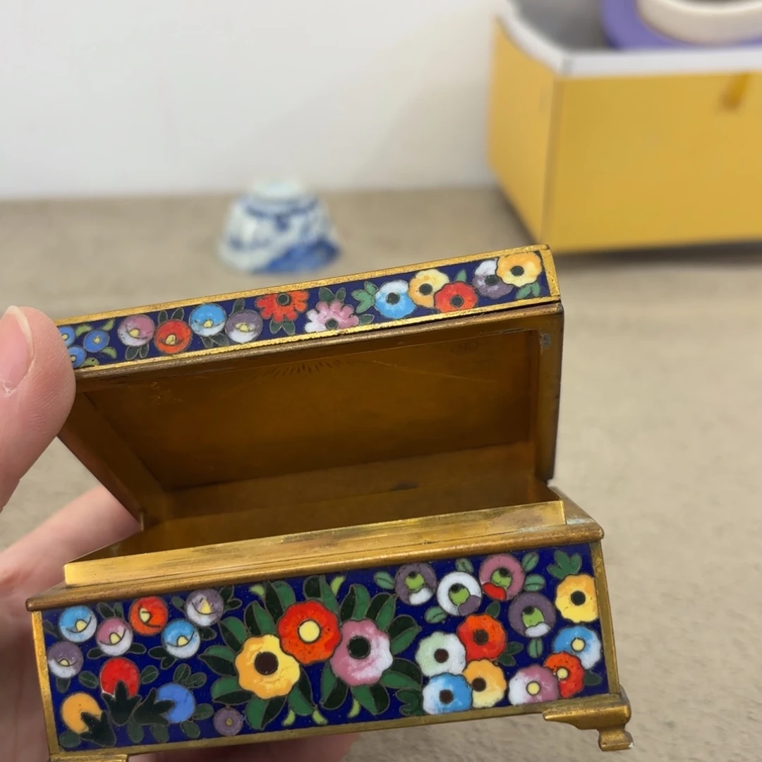 瓷片非常好看漂亮的物品.