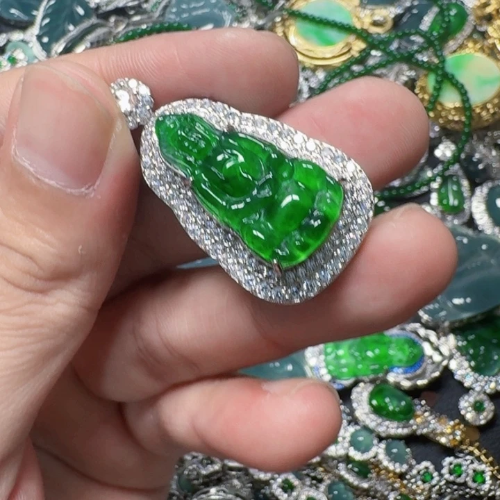 翡翠未镶嵌颈饰天然A货翡翠放漏