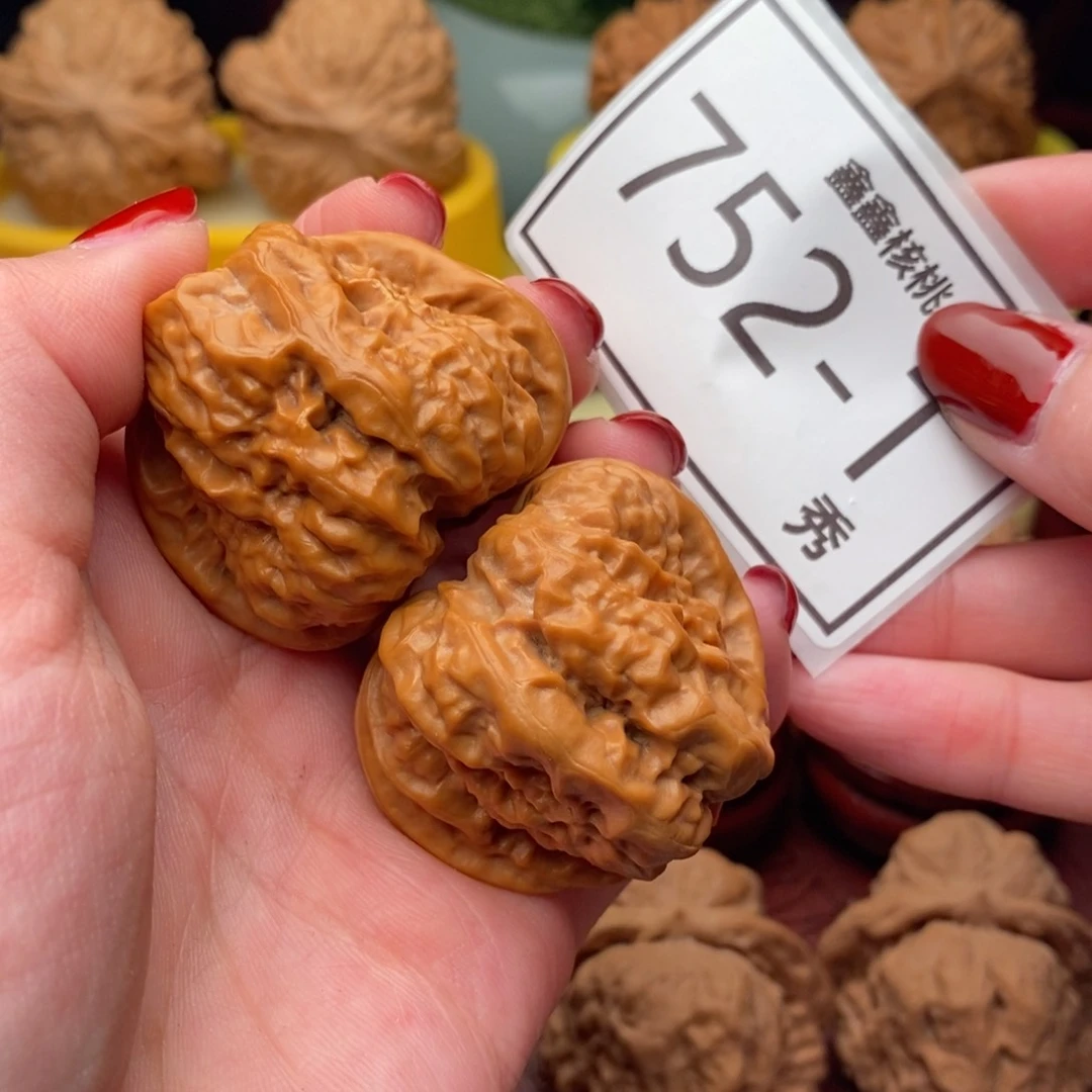 文玩核桃把件江**进蛤码头40