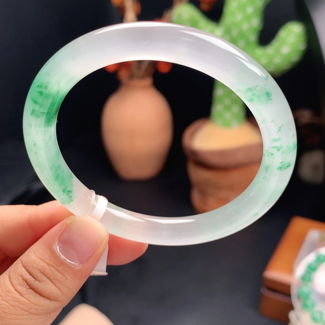 石英质玉未镶嵌镯子55