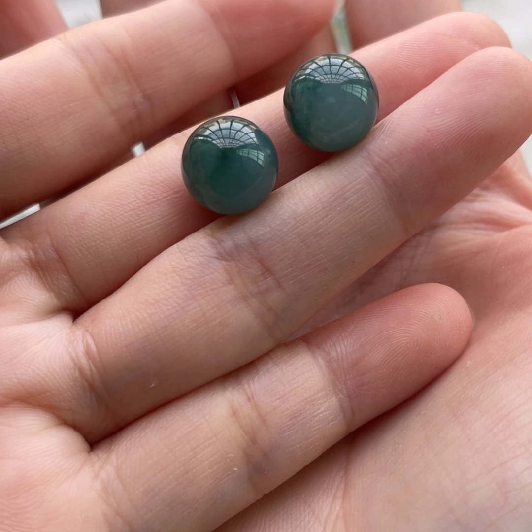 翡翠未镶嵌颈饰单珠一对