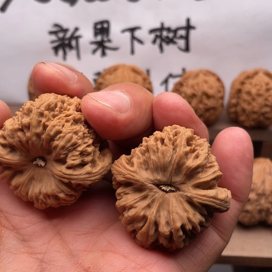 与***解吊坠桃核南疆石凹底42全品无修