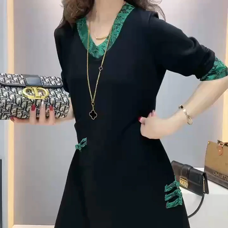 高腰V领春季高弹力百搭针织裙子减龄女装宽松腰连衣裙