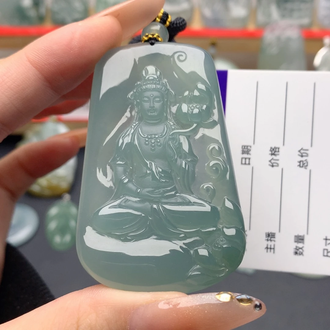 清***面翡翠未镶嵌颈饰大势至