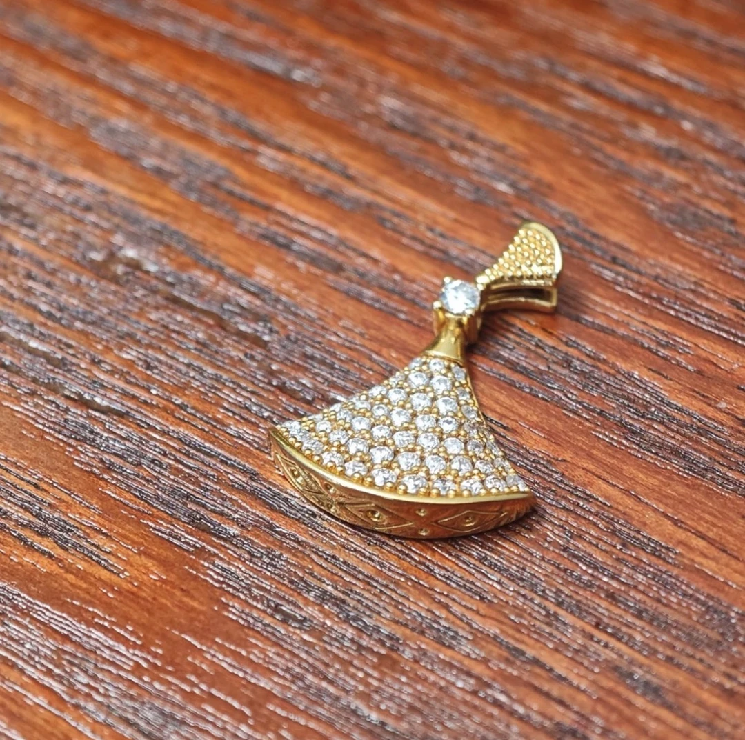 莫桑石18k金 经典小裙子吊坠时尚精致百搭小众