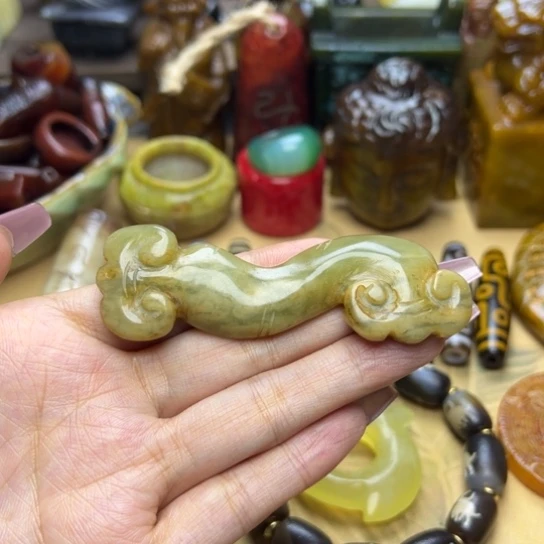 蛇纹石玉未镶嵌颈饰