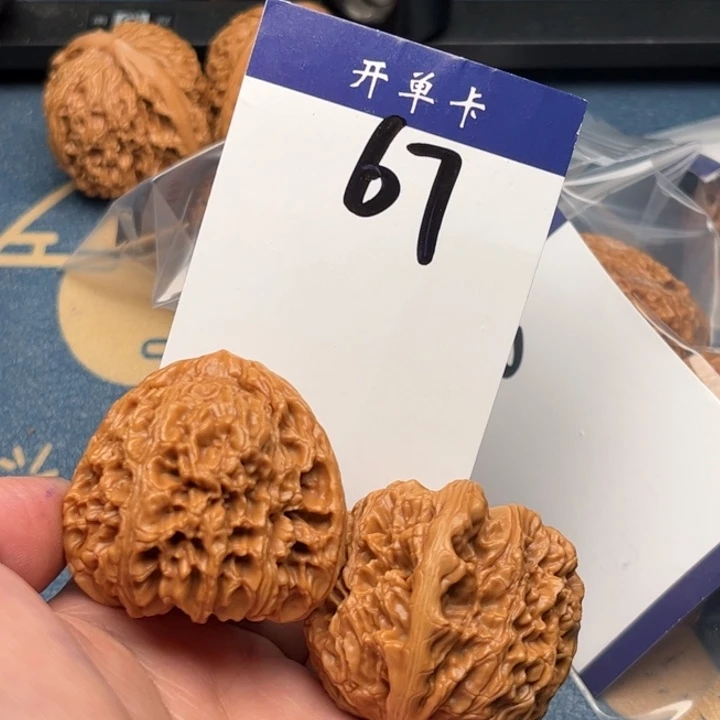 文玩核桃吊坠江*南疆 67