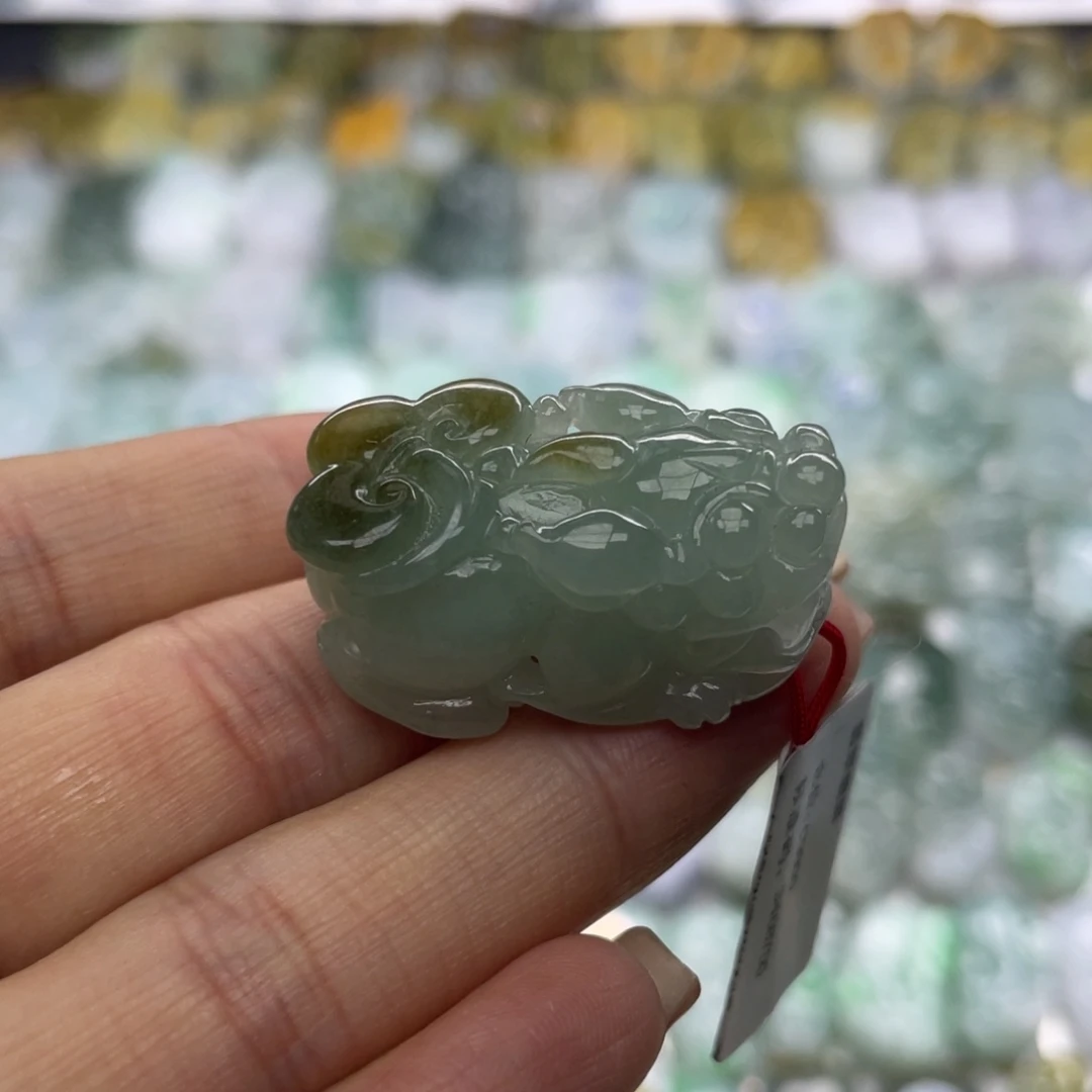 翡翠未镶嵌颈饰貔貅