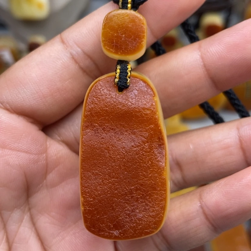 【闪购商品】琥珀颈饰未镶嵌