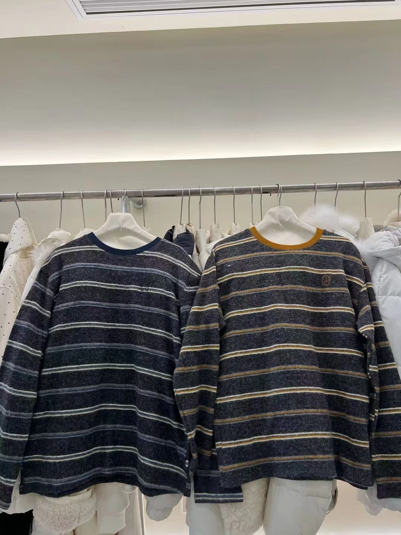 8823 UU 女2025款秋冬洋气百搭上衣