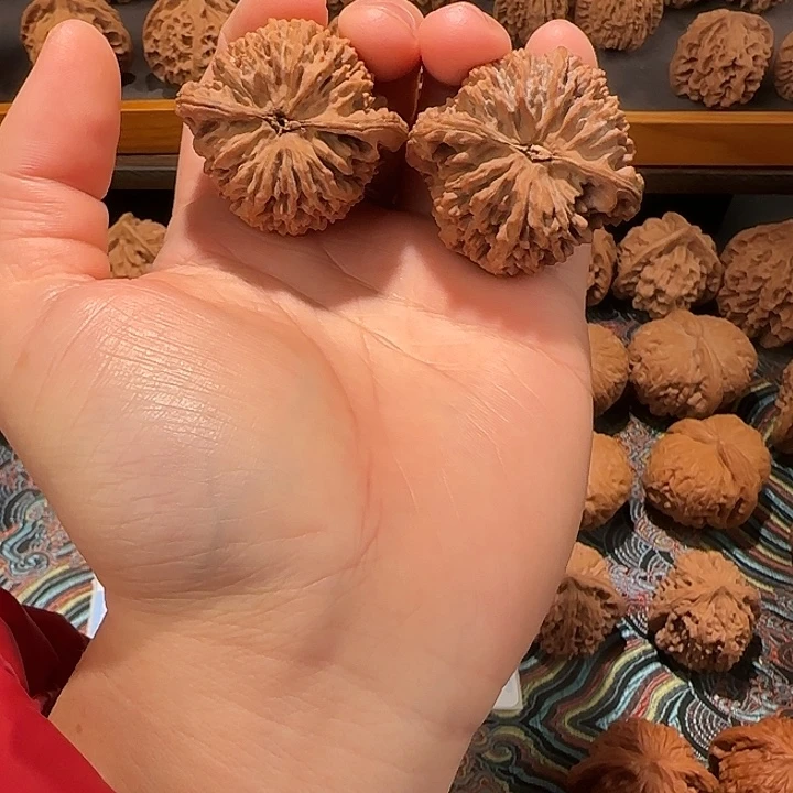 珂***温文玩核桃吊坠满天星136