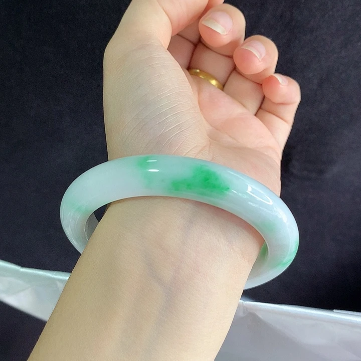 翡翠未镶嵌手镯61圈 6357 白底青阳绿飘花