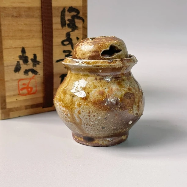 藤原启作.香炉.高9.5宽8.2.口宽6.日本备前烧