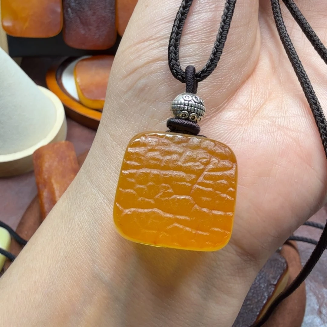 未镶嵌吊坠(赠链)琥珀