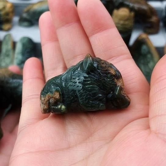 未镶嵌岫岩河磨玉（透闪石质玉）把件