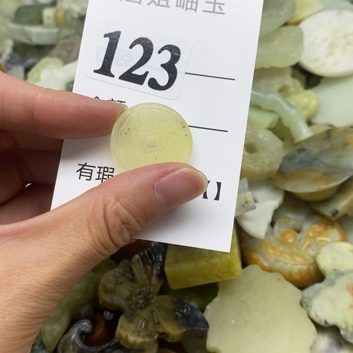 未镶嵌蛇纹石玉颈饰