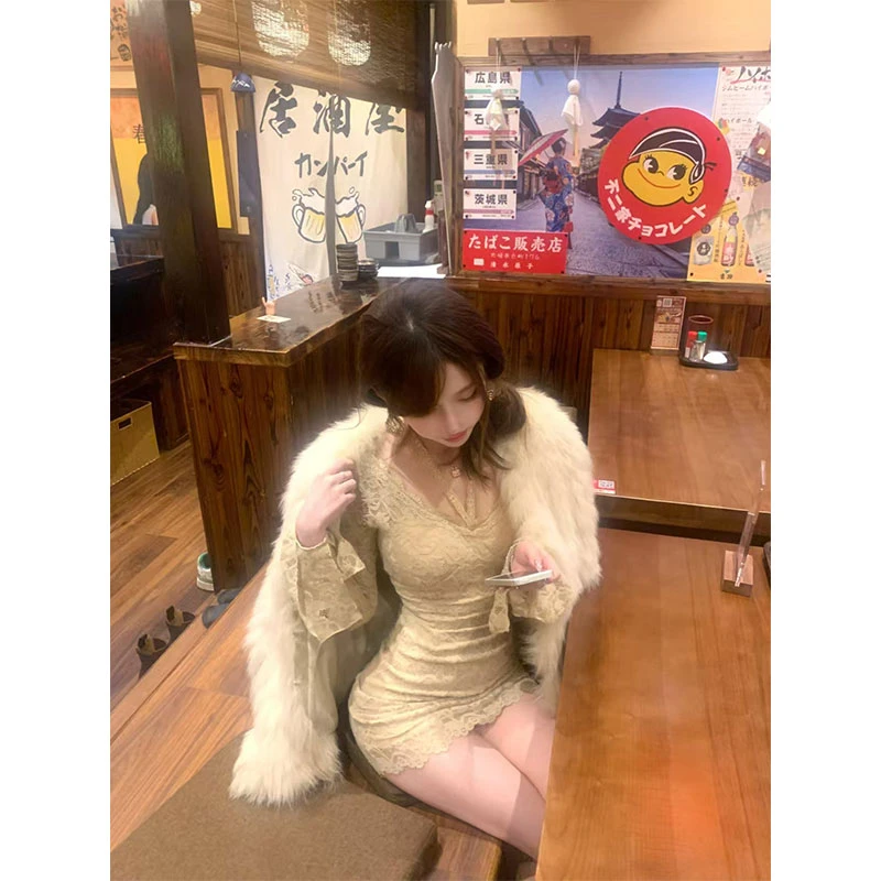冬季新款纯欲风法式高级感蕾丝挂脖设计感喇叭袖包臀连衣裙女短裙